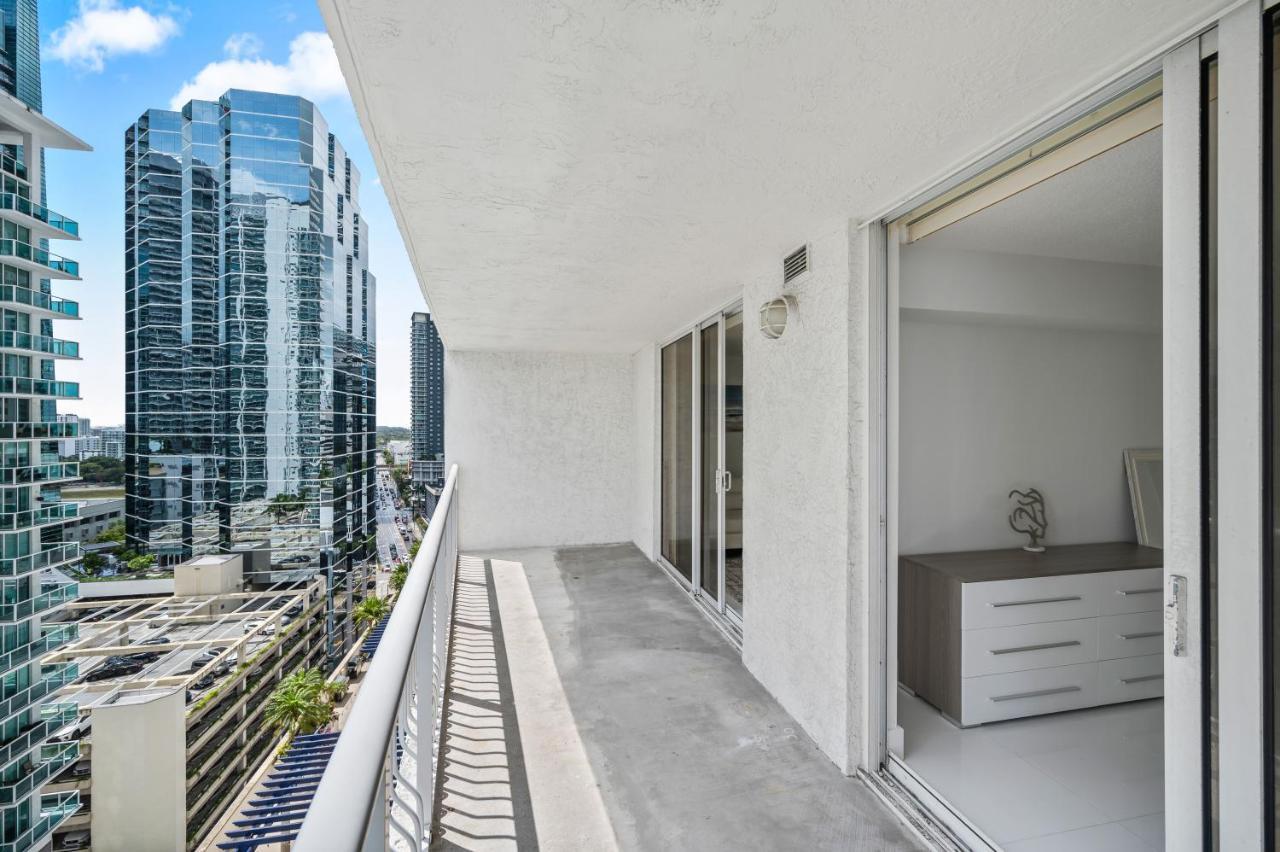 The Club At Brickell Bay Apartment Miami Exterior photo